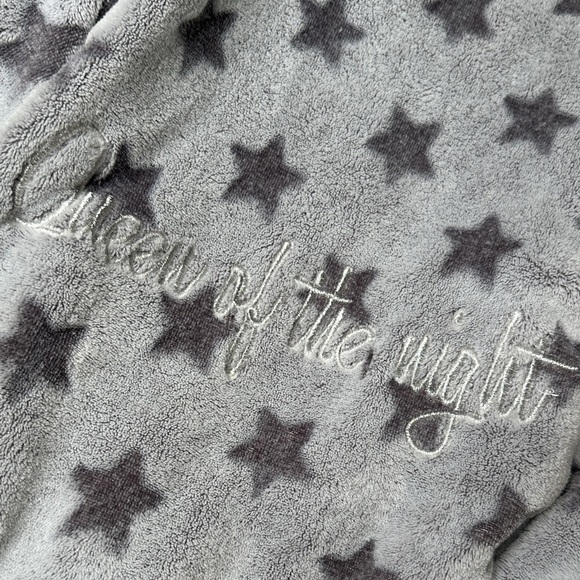 Cozy Star-Patterned Gray Robe - Picture 4 of 8